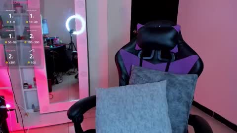 Snapshot of carolineegarcia chatting on 02-25-26, 03:32 CarolineeGarcia online show from 02-25-26, 03:32