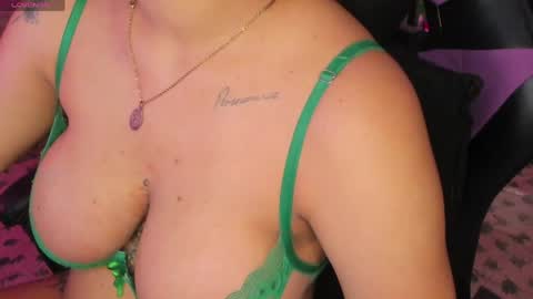 Snapshot of carolineegarcia chatting on 05-06-26, 10:31 CarolineeGarcia online show from 05-06-26, 10:31