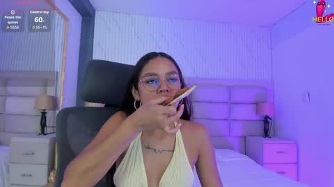 Caroline online show from 04-01-26, 01:41