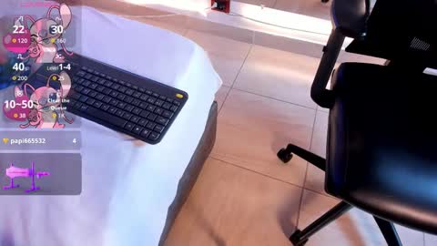 Snapshot of carolinemiller1 chatting on 11-12-25, 08:52 Caro online show from 11-12-25, 08:52