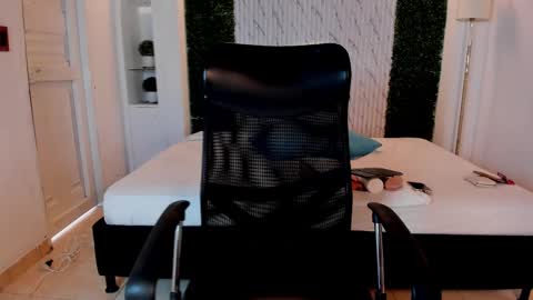 Snapshot of carolinemiller1 chatting on 11-15-25, 07:43 Caro online show from 11-15-25, 07:43