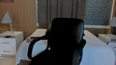 Snapshot of carolinemiller1 chatting on 11-22-25, 08:57 Caro online show from 11-22-25, 08:57