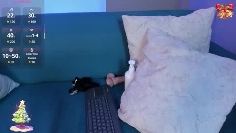 Snapshot of carolinemiller1 chatting on 12-20-25, 08:16 Caro online show from 12-20-25, 08:16