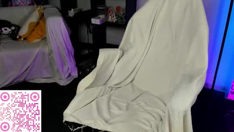 Snapshot of carolinerichter chatting on 11-15-25, 03:15 CarolineRichter online show from 11-15-25, 03:15