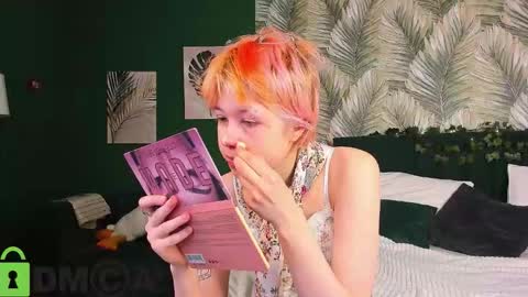 Snapshot of carolinerichter chatting on 12-18-25, 02:50 CarolineRichter online show from 12-18-25, 02:50