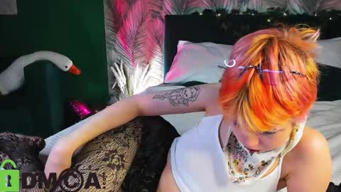 Snapshot of carolinerichter chatting on 12-19-25, 02:07 CarolineRichter online show from 12-19-25, 02:07