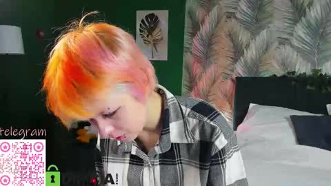 Snapshot of carolinerichter chatting on 12-20-25, 02:07 CarolineRichter online show from 12-20-25, 02:07