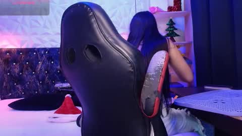 Snapshot of carolinescoth_dl chatting on 12-31-24, 04:46 Caroline Scoth online show from 12-31-24, 04:46