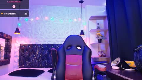 Snapshot of carolinescoth_dl chatting on 01-07-25, 08:31 Caroline Scoth online show from 01-07-25, 08:31