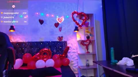 Snapshot of carolinescoth_dl chatting on 02-20-25, 10:04 Caroline Scoth online show from 02-20-25, 10:04