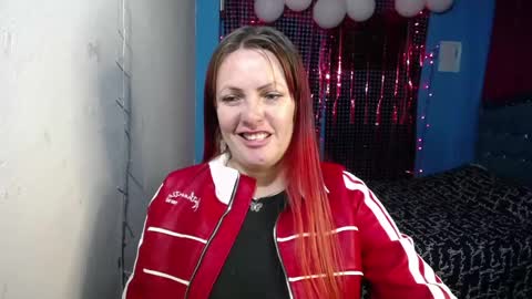 Carolinhe  online show from 04-24-26, 11:40