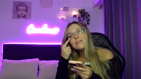 Snapshot of caroluciani chatting on 03-25-26, 02:17 caroluciani online show from 03-25-26, 02:17