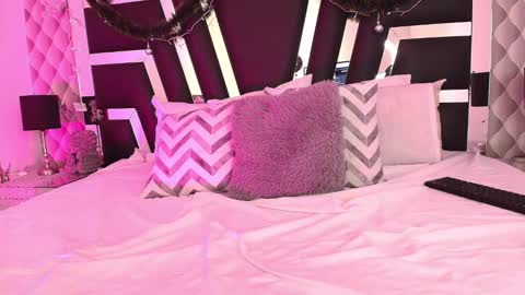 Caro Gmez  online show from 12-18-24, 04:17