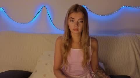 carriebradshawww online show from 10-06-25, 12:57