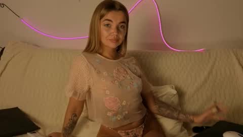 carriebradshawww online show from 10-10-25, 02:38