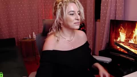 Snapshot of carrielovex chatting on 12-03-25, 04:53 Carrie online show from 12-03-25, 04:53