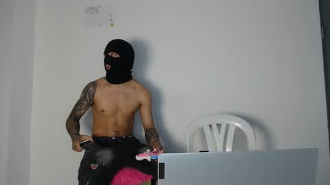 Snapshot of cash_master777 chatting on 11-28-25, 11:24 cash_master777 online show from 11-28-25, 11:24