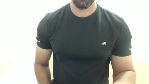 Snapshot of cashmastermuscle77 chatting on 12-19-25, 10:33 cashmastermuscle77 online show from 12-19-25, 10:33