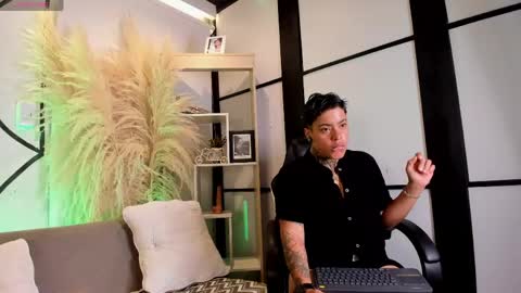 Snapshot of caspermilers chatting on 04-12-26, 12:43 Casper online show from 04-12-26, 12:43