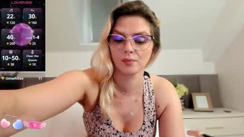 Snapshot of cassidyanne chatting on 02-11-25, 01:09 cassidyanne online show from 02-11-25, 01:09
