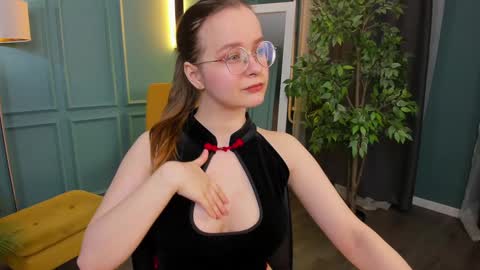 Snapshot of cassiecool chatting on 12-14-24, 01:17 assie online show from 12-14-24, 01:17