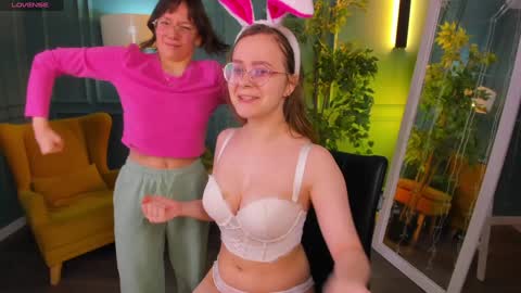 Snapshot of cassiecool chatting on 12-31-24, 10:56 assie online show from 12-31-24, 10:56