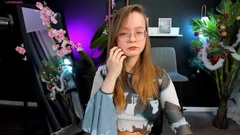 Snapshot of cassiecool chatting on 01-07-25, 08:42 assie online show from 01-07-25, 08:42