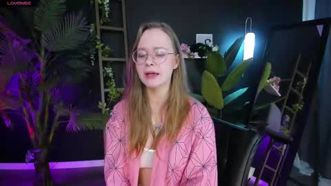 Snapshot of cassiecool chatting on 02-21-25, 09:11 assie online show from 02-21-25, 09:11