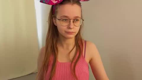 Snapshot of cassiecool chatting on 10-17-25, 12:19 assie online show from 10-17-25, 12:19