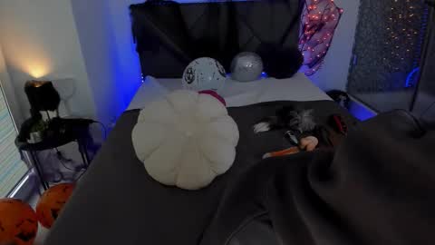 Snapshot of cassieevanss chatting on 10-27-25, 06:28 Cassie online show from 10-27-25, 06:28