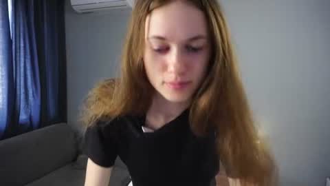 Snapshot of cassiehorridge chatting on 06-10-26, 04:45 Alice online show from 06-10-26, 04:45