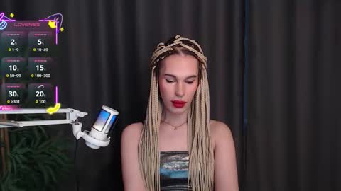 Snapshot of cassiemich chatting on 12-19-25, 08:43 Cassie online show from 12-19-25, 08:43