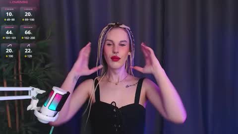 Snapshot of cassiemich chatting on 01-12-26, 05:23 Cassie online show from 01-12-26, 05:23