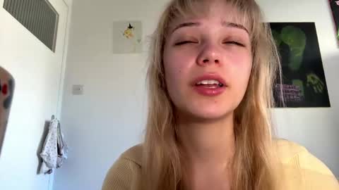 Olivia online show from 04-22-26, 06:16