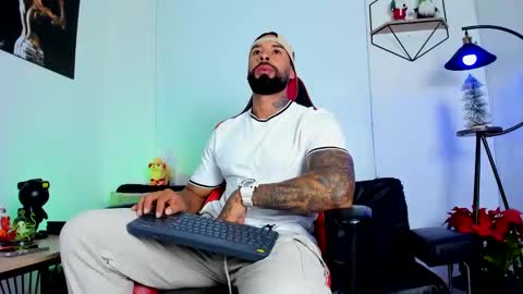 Matheo Brown online show from 01-01-25, 01:37