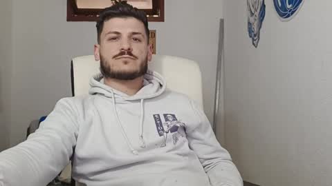 Snapshot of casual_mike chatting on 04-01-26, 06:05 Mike Moreira online show from 04-01-26, 06:05