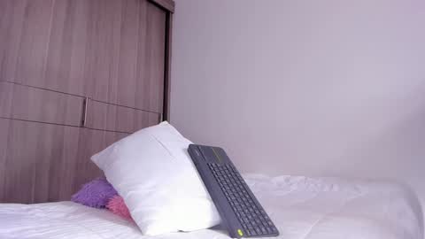 Snapshot of cata_n_cami chatting on 12-08-24, 05:11 cata_n_cami online show from 12-08-24, 05:11