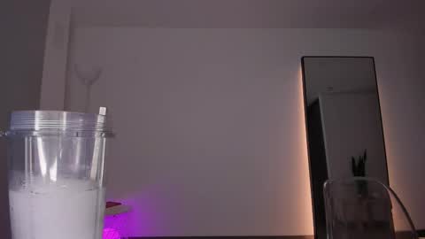 Snapshot of cata_n_cami chatting on 10-31-25, 12:11 cata_n_cami online show from 10-31-25, 12:11