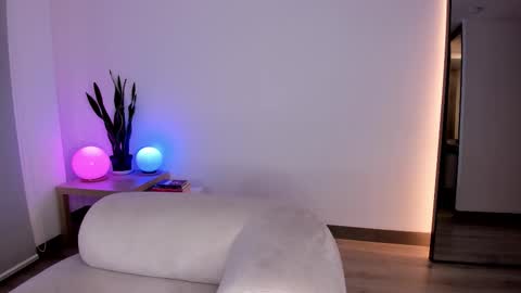 Snapshot of cata_n_cami chatting on 01-06-26, 12:14 cata_n_cami online show from 01-06-26, 12:14
