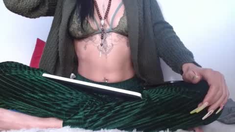 Snapshot of cata_sexy2410 chatting on 03-08-25, 12:33 cata_sexy2410 online show from 03-08-25, 12:33