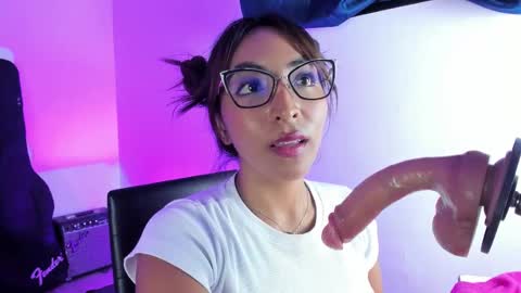 Cata  Monday- Saturday   On line at 0100pm-0700pm online show from 03-03-25, 06:44