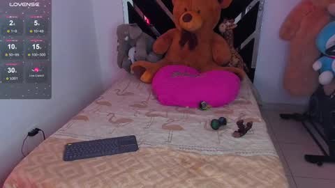 Snapshot of catalina_smith__ chatting on 02-27-25, 02:10 Catalina online show from 02-27-25, 02:10