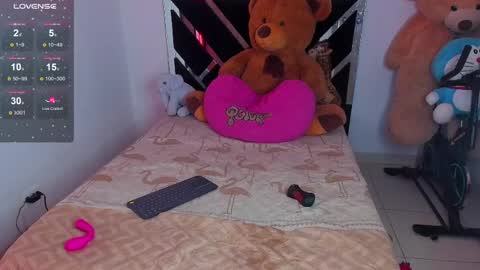 Snapshot of catalina_smith__ chatting on 03-05-25, 01:31 Catalina online show from 03-05-25, 01:31