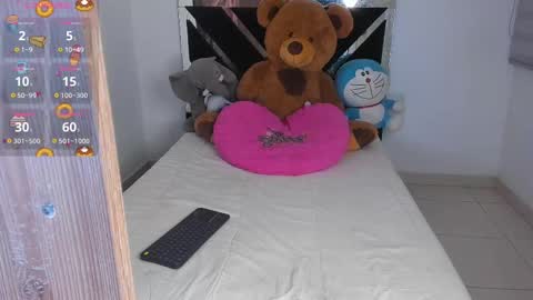 Snapshot of catalina_smith__ chatting on 09-17-25, 11:17 Catalina online show from 09-17-25, 11:17