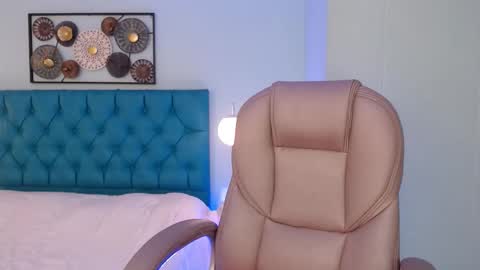 Snapshot of catalinaa_01 chatting on 01-12-26, 03:23 Catalina online show from 01-12-26, 03:23