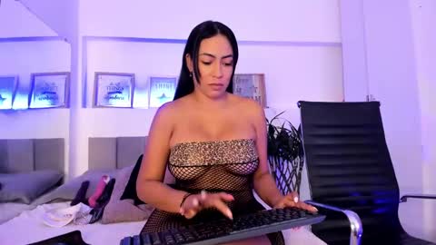 Snapshot of catalinamuss_ chatting on 01-20-25, 06:10 Catalina online show from 01-20-25, 06:10