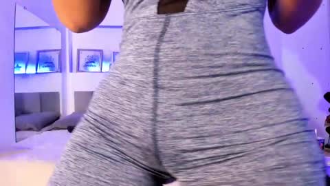 Snapshot of catalinamuss_ chatting on 01-21-25, 02:15 Catalina online show from 01-21-25, 02:15
