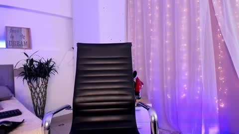 Snapshot of catalinamuss_ chatting on 01-30-25, 02:04 Catalina online show from 01-30-25, 02:04