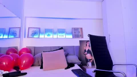 Snapshot of catalinamuss_ chatting on 02-18-25, 02:06 Catalina online show from 02-18-25, 02:06