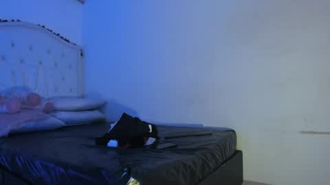 catalinasantanaa  online show from 04-21-26, 01:42